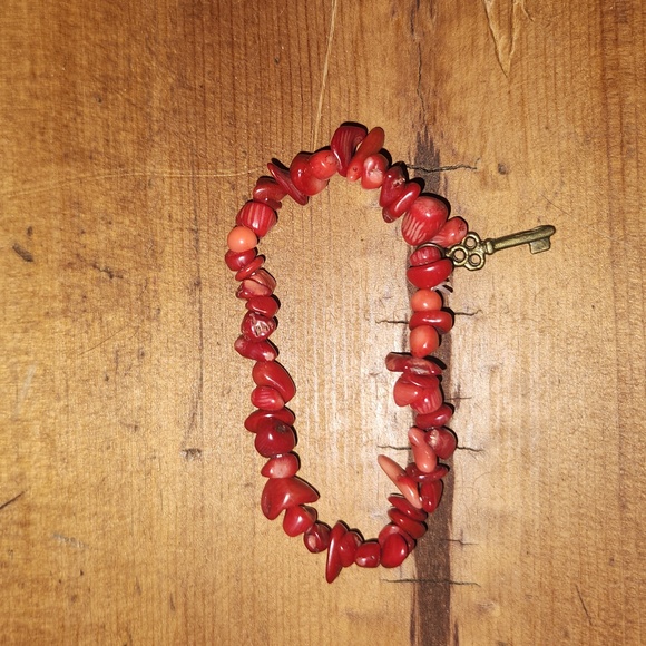Red Coral Bracelet + Skeleton Key Charm - Picture 1 of 1